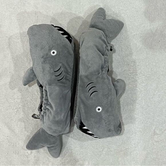 Old Navy Shark Slippers XL 3-4 - Picture 6 of 11